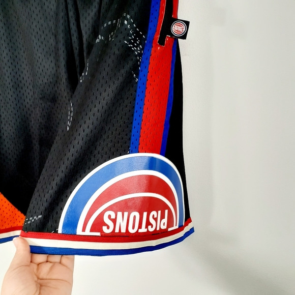 Mitchell and Ness My Towns Two 18 Shorts Detroit Pistons XL - Picture 10 of 11